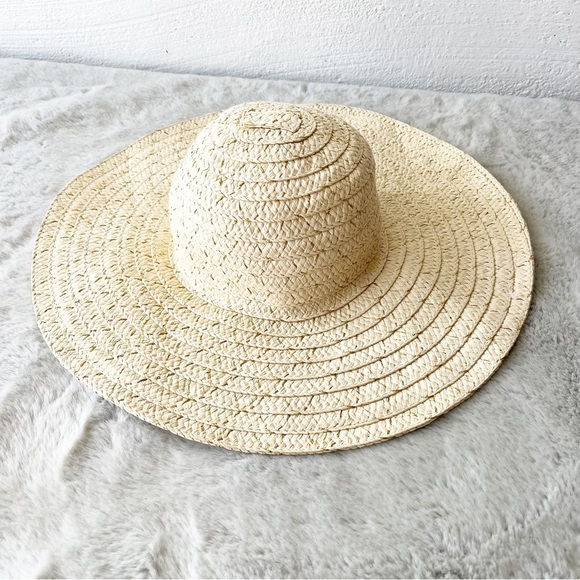 MARCUS ADLER Wide Brim Straw Sun Hat with Gold Fiber Weave - Picture 1 of 5
